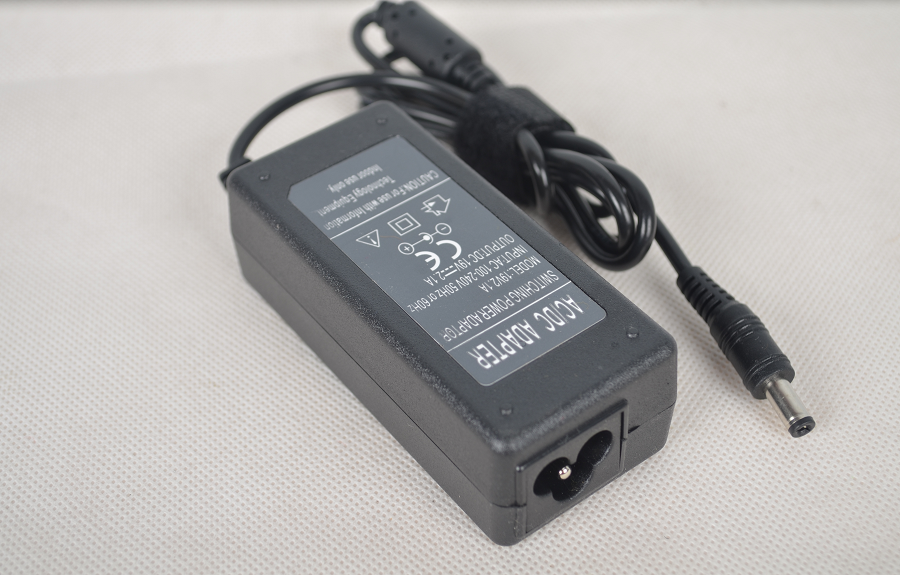 19V2.1A Laptop Adapter