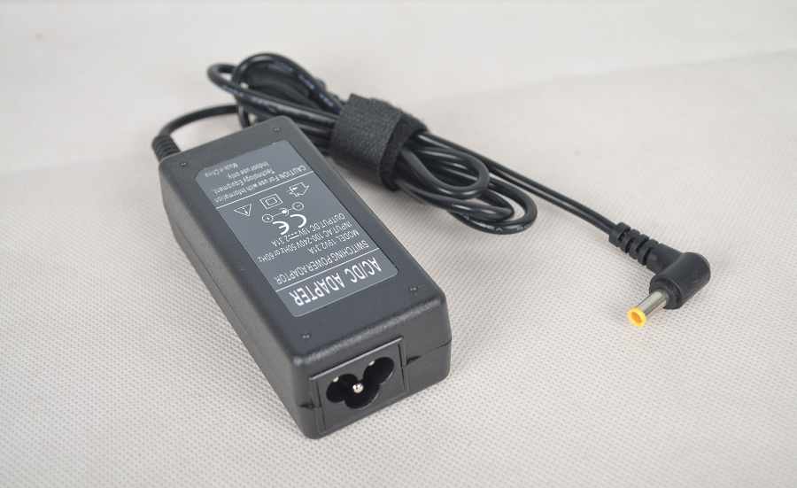 19V2.31A  Laptop Adapter
